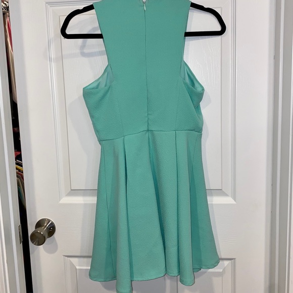 Dress - Picture 6 of 8